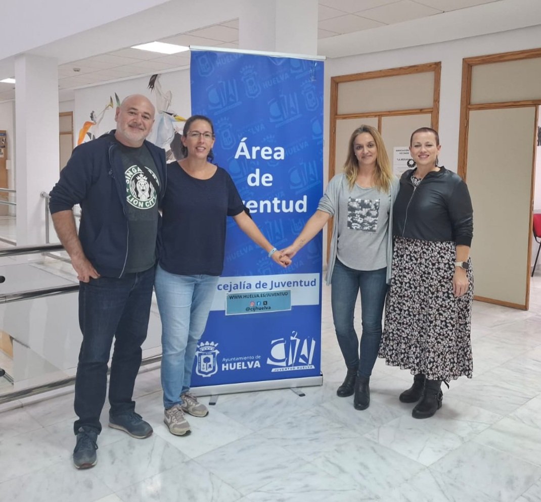 👉🏻 Recibimos la visita de un grupo de jóvenes del SIMA de Fundación Diagrama, junto con sus responsables Lidia y Sara.
ℹ️ Conociendo así, los proyectos, las acciones y los servicios que el <a href="/AytoHuelva/">Ayuntamiento Huelva</a> ofrece a los jóvenes onubenses a través del Área de Juventud <a href="/cijhuelva/">Centro de Informacion Juvenil Municipal de Huelva</a>