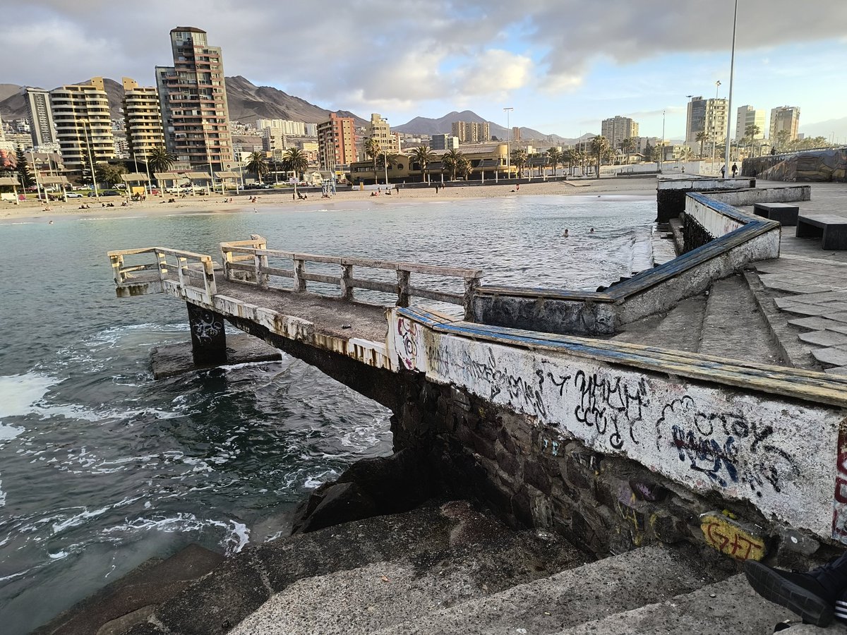pipe_master's tweet image. El deplorable estado actual de la "puntilla" del Balneario Municipal de #Antofagasta

Y eso que estamos a poco menos de un mes y medio para el inicio de la temporada estival.

@muniantof @SachaRazmilic @diarioafta @TLAntofagasta @desiertofm