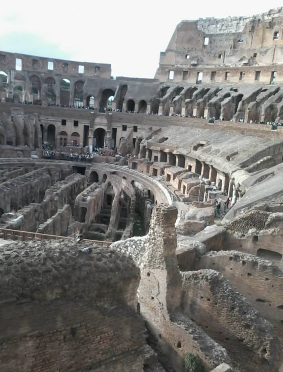 lozzylozboz's tweet image. This day 12yrs ago... I took this photo inside the Colosseum in Rome 🇮🇹 Rome was literally like walking through your history book from Secondary School! It was unreal seeing all these images that I only saw from a book ... and then standing right infront of them! #travelmemories
