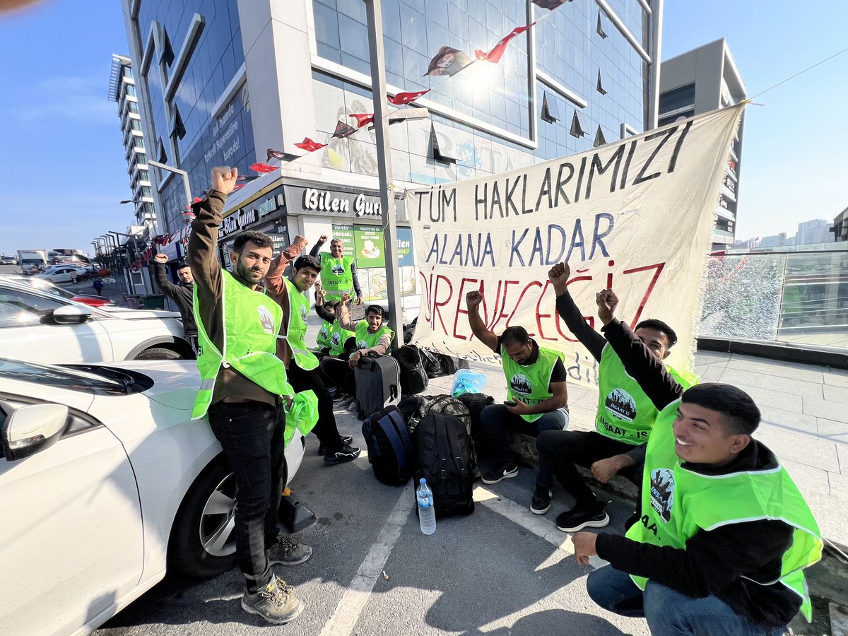 3 Aydır Maaşları Verilmeyen İşçiler Eylemde!

Edirne Keşan Yeni TOKİ şantiyesinde çalışan İnşaat-İş üyelerinin haklarını gasbetmeye çalışan Adahan İnşaat'ın bulunduğu Rota Office önündeki direniş 2. gününde devam ediyor.

Geceyi Rota Office önünde geçiren işçiler bekleyişlerini