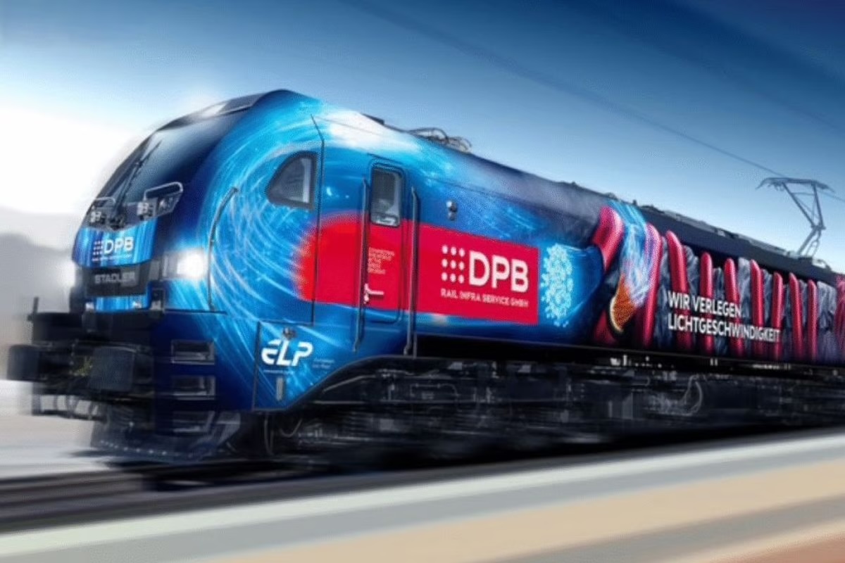 RAILMARKETCOM's tweet image. @#DPB Rail Infra Service will lease two EuroDual hybrid locomotives from #ELP, entering service in mid-2026 🚆⚡ to support electric + diesel operations on national and cross-border routes.

🔗 Read more: railmarket.com/news/rolling-s…

#EuroDual #DPB #ELP #HybridLocomotive