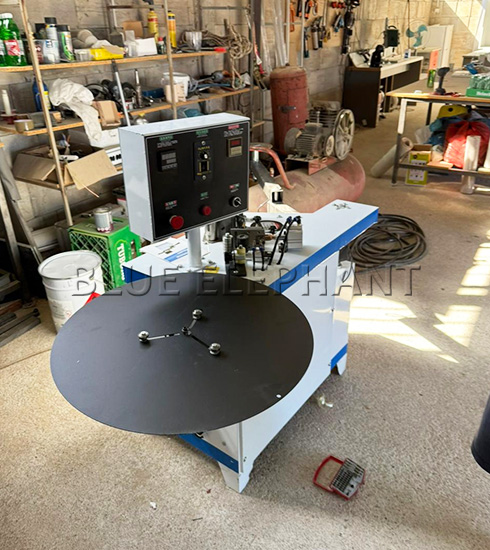 ElephantCnc's tweet image. 🎉 🎉🎉Congratulations to our Montenegrin customer on receiving his 1530 4-axis CNCmachine and W1 edge banding machine! 🇲🇪

☎Contact us today! 
elephant-cnc.com 
Whatsapp/mobile: +86-15064026772
#CNCmachine #EdgeBandingMachine #Woodworking #CustomerDelivery #CNCrouter