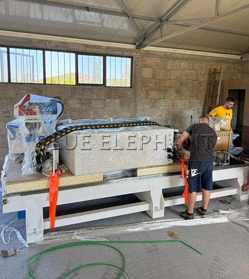 ElephantCnc's tweet image. 🎉 🎉🎉Congratulations to our Montenegrin customer on receiving his 1530 4-axis CNCmachine and W1 edge banding machine! 🇲🇪

☎Contact us today! 
elephant-cnc.com 
Whatsapp/mobile: +86-15064026772
#CNCmachine #EdgeBandingMachine #Woodworking #CustomerDelivery #CNCrouter