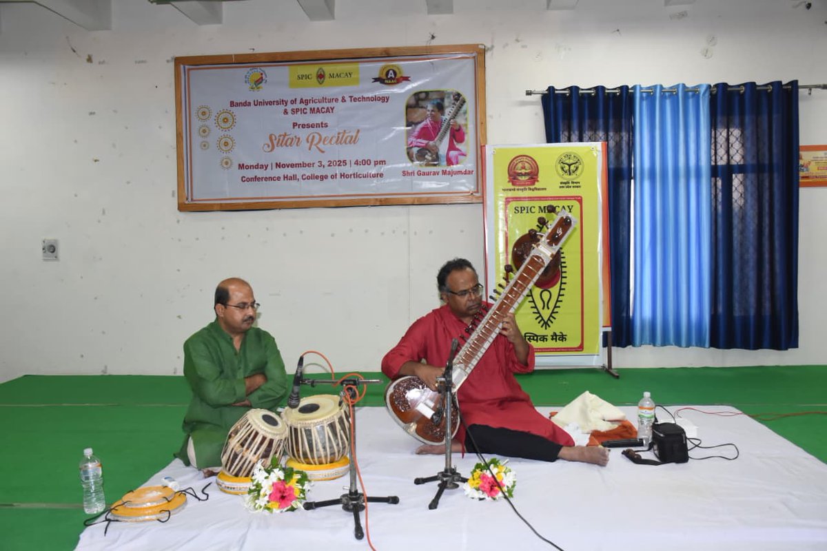 BUAT_BANDA's tweet photo. A soulful evening at BUAT, Banda! SPIC MACAY Banda Chapter hosted a captivating sitar recital by Shri Gaurav Mazumdar, accompanied by Shri Vinod Kumar Mishra on tabla. Programme coordinated by Ms. Anupama Tripathi. Over 300 students & faculty attended!
#SPICMACAY #BUATBanda https://t.co/KB8ugxDbPA
