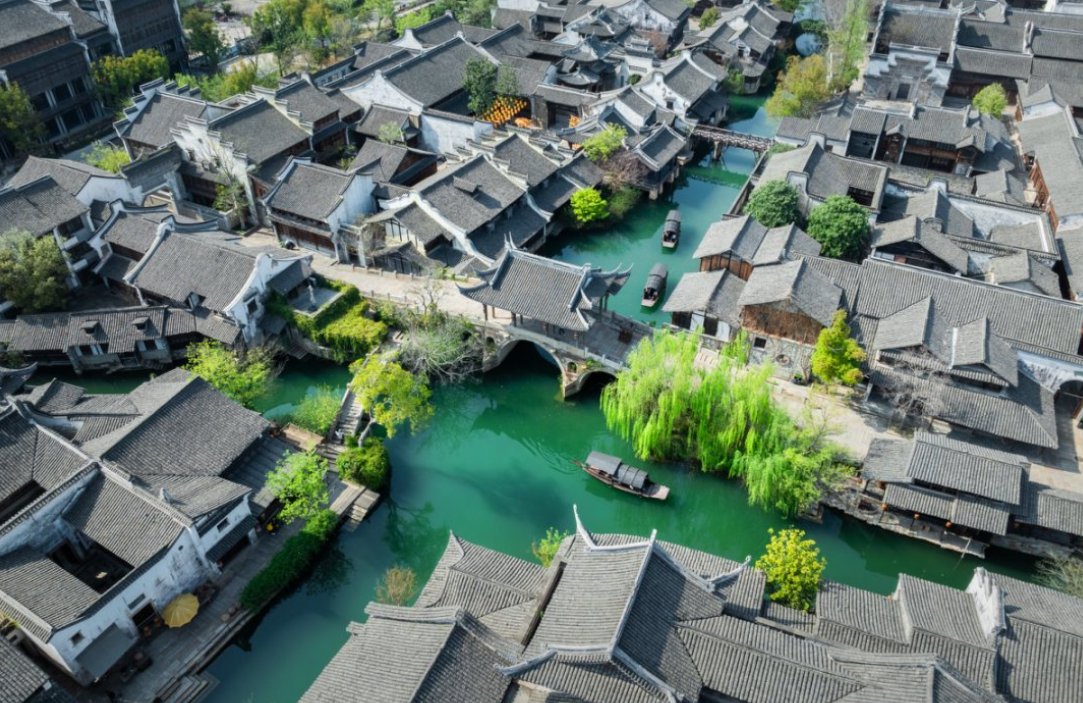 DaishanVibes's tweet image. 🚀 The countdown to #WIC2025 has begun! This year, the Wuzhen Summit expands to include Puyuan Fashion Ancient Town, a stunning heritage site known for its Jiangnan culture and fashion roots. It’s a powerful symbol of how innovation grows from tradition. #InnovationInZhejiang