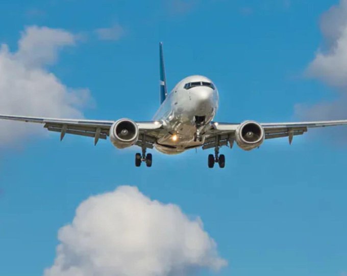GulistanNewsTV's tweet photo. #NewDelhi:Big relief for air travellers!#DGCA proposes new rules allowing passengers to cancel or amend tickets within 48 hours of booking without extra charges.Airlines must also process refunds within 21 working days.
#AirTravel #FlightTicketRefund #PassengerRights #AviationNews