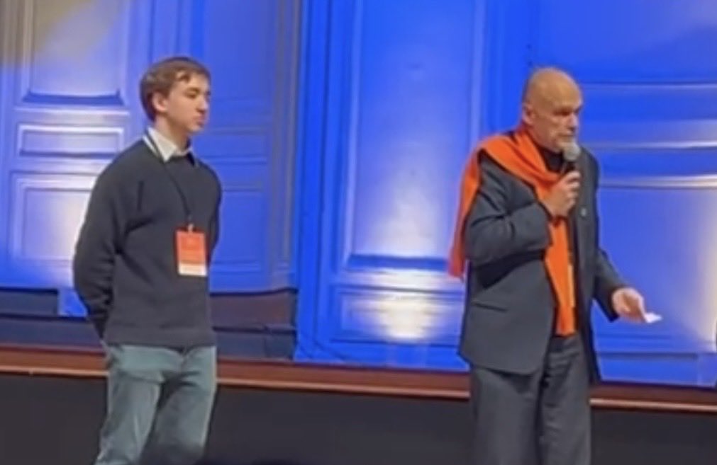 DavidFranckOff's tweet image. Belle soirée organisée pour attirer l’attention sur l’Ukraine et demander la fermeture de l’espace aérien 🇺🇦#SkyShield : très fier de mon fils qui a réussi son bac ( avec mention très bien ) au lycée Anne de Kyiv pour ensuite intégrer une prestigieuse prépa 💪👏💙💛 !!!