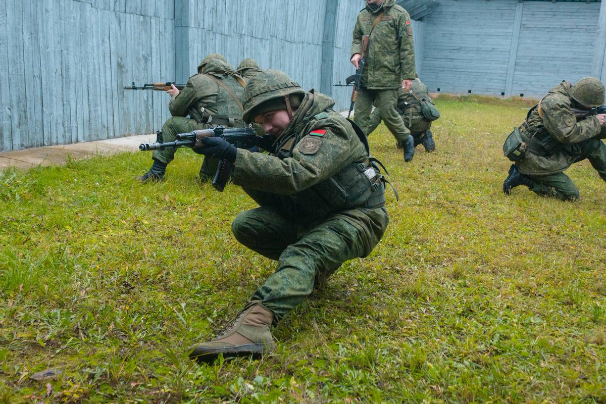 TheGreyPatriot_'s tweet photo. ๐ง๐พ๐ท๐บ Today's basic training of conscripts from 74th Separate Communications Regiment.
#Russia #Belarus #Belarusian #Today #Training #Military #Army #Conscripts #Tactical #AK74 #EMR #Signal https://t.co/K6dhrWcX2U