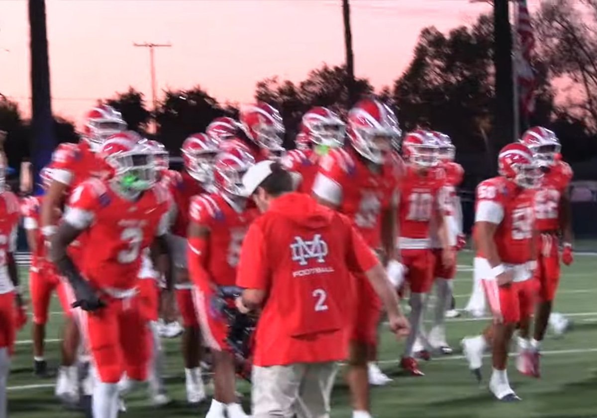 MBESportHQ's tweet image. Mater Dei storms back for a thrilling 36-31 victory over St. John Bosco! After a rare two-loss season, the two-time defending national champions make a statement — they’re back and better than ever. 🔥🏈 #MaterDei #StJohnBosco #CaliFootball #HSFB #FridayNightLights
