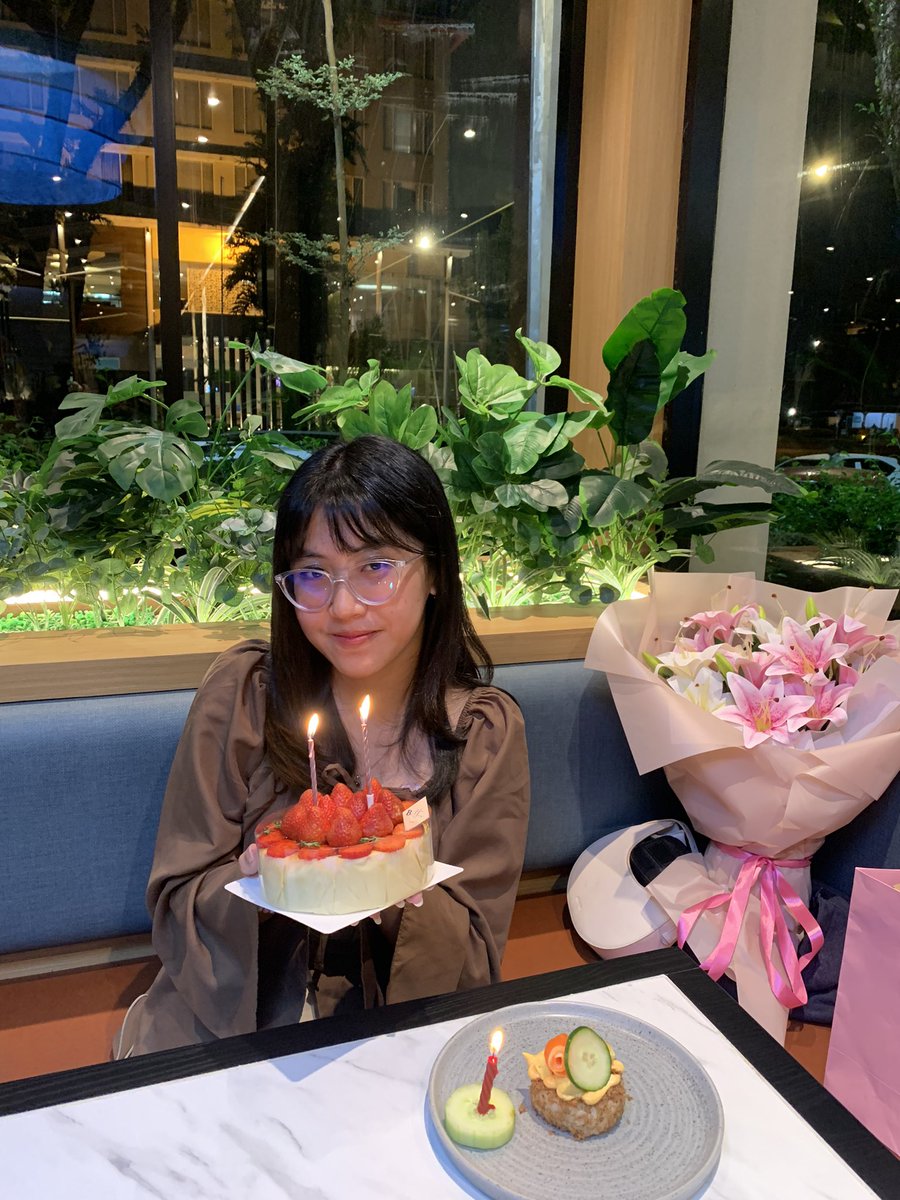 inicwala's tweet photo. Happy 21!! (akhirnya menjadi kakak lagi ya)🎂🎂 https://t.co/D9h0qzsst4