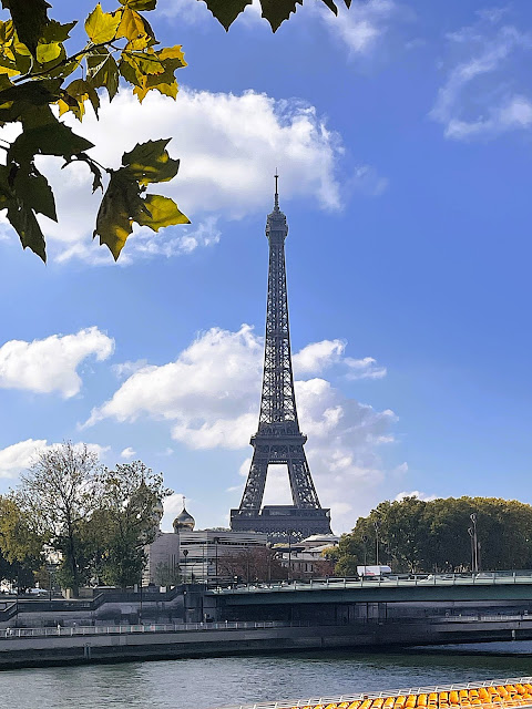 Paris_all_about's tweet image. A Paris moment near Pont de l’Alma, where gilded domes meet the iron tower above the Seine. 
More: bit.ly/47n76rn 
#Paris #TakeOnTheTower #MagnifiqueFrance