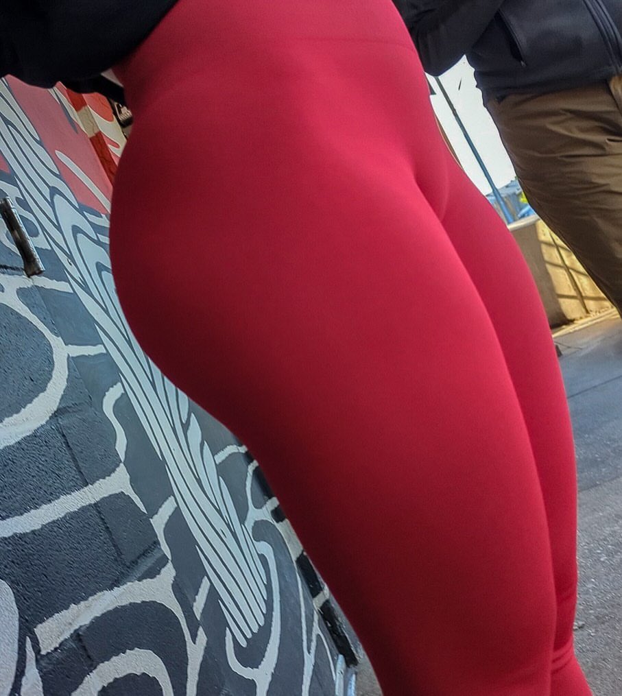 約了很久沒聯繫的女神出來，身材比以前更好，胸部也更大！雖然請了大餐，但也物有所值，夠回本