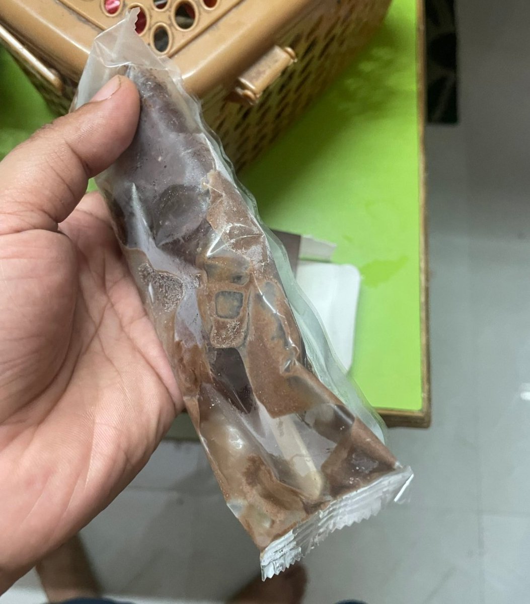 rameshagrawal6's tweet photo. @zeptocares OIRGHVIEM56883 order id @fssaiindia @jagograhakjago  @zeptonow this how we receive ice cream in inedible condition https://t.co/okRMMwdHaK