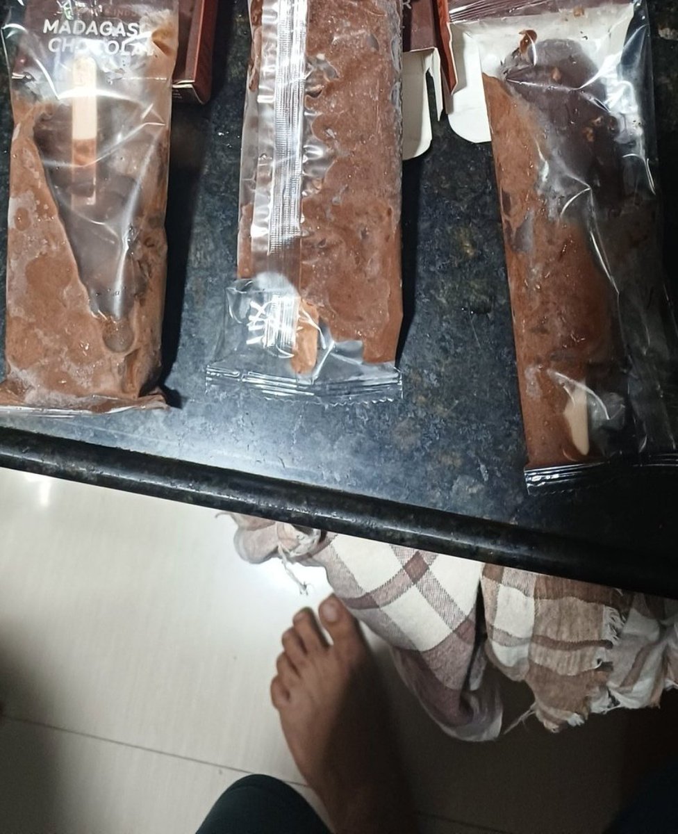 rameshagrawal6's tweet photo. @zeptocares OIRGHVIEM56883 order id @fssaiindia @jagograhakjago  @zeptonow this how we receive ice cream in inedible condition https://t.co/okRMMwdHaK