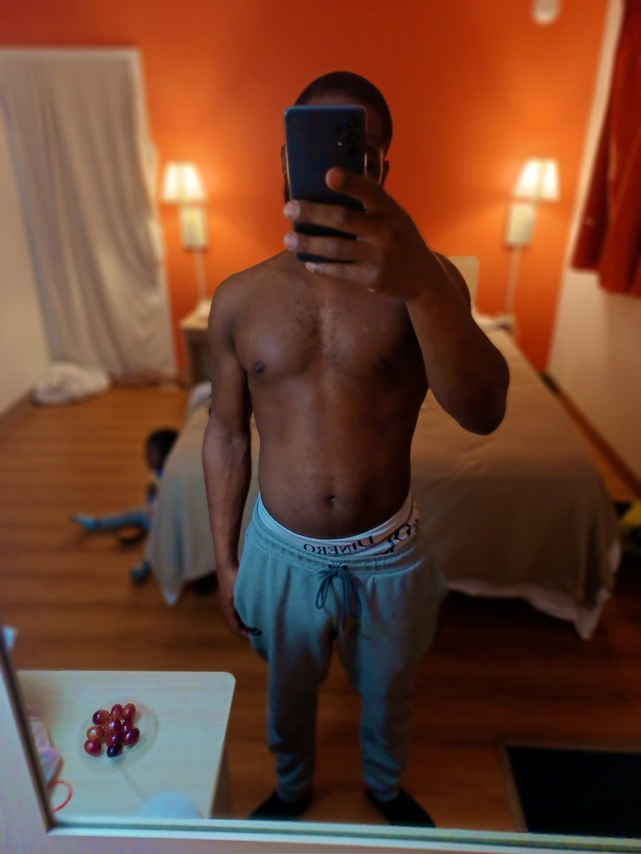 Ngl I’m thinkin bout doin content shttt… yall ladies doin it &amp; mfs told me I got good head &amp; dick…. Wat yall think do sell da 🍆 or nah