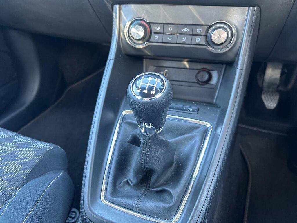 ManualsKE's tweet image. 🚗 FOR SALE: MG ZS
📅 Year: 2020
📏 Mileage: 54 649 km
⚙️ Engine: 1.5L Petrol
🕹️ Gearbox: Manual
🚙 Body Type: SUV
🚪 Doors: 5 🧍‍♂️🧍‍♀️ Seats: 5
💙 Colour: Stunning Blue
✅ Smooth manual drive
✅ Modern, efficient, and stylish SUV
✅ Perfect mix of performance and comfort
📞 DM or…