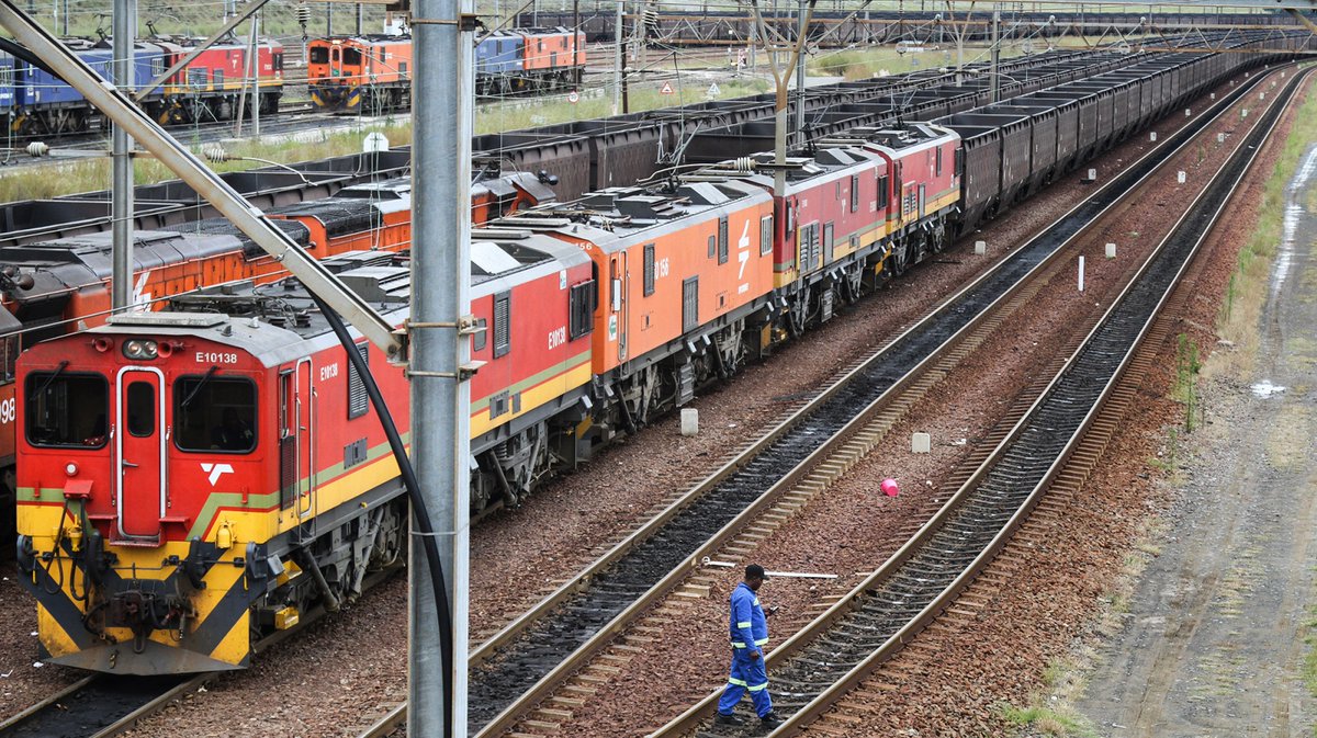 Breaking News: Transnet announces a R127 billion infrastructure upgrade to modernise South Africa’s rail and ports network. The move aims to boost exports, create jobs, and strengthen economic growth. 🚢💼
#Transnet #InfrastructureSA #Economy #SouthAfrica #Logistics #BreakingNews