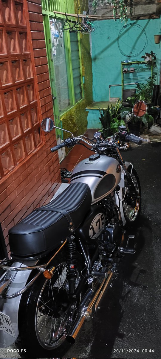 rruliali's tweet photo. WTS W175 SE 2018 MODIF BRITISH

Surat Lengkap STNK + BPKB
Pajak Aktif
Mesin sehat 
Pemakaian harian, oli servis rutin

3-4 bulan lalu abis ganti Kampas Kopling
Kampas Rem Depan Belakang Baru

Lokasi Ampera Cilandak 

#W175 #WTS #motorcycle #motorcustom #british #jakarta https://t.co/4EZQR1oDPV