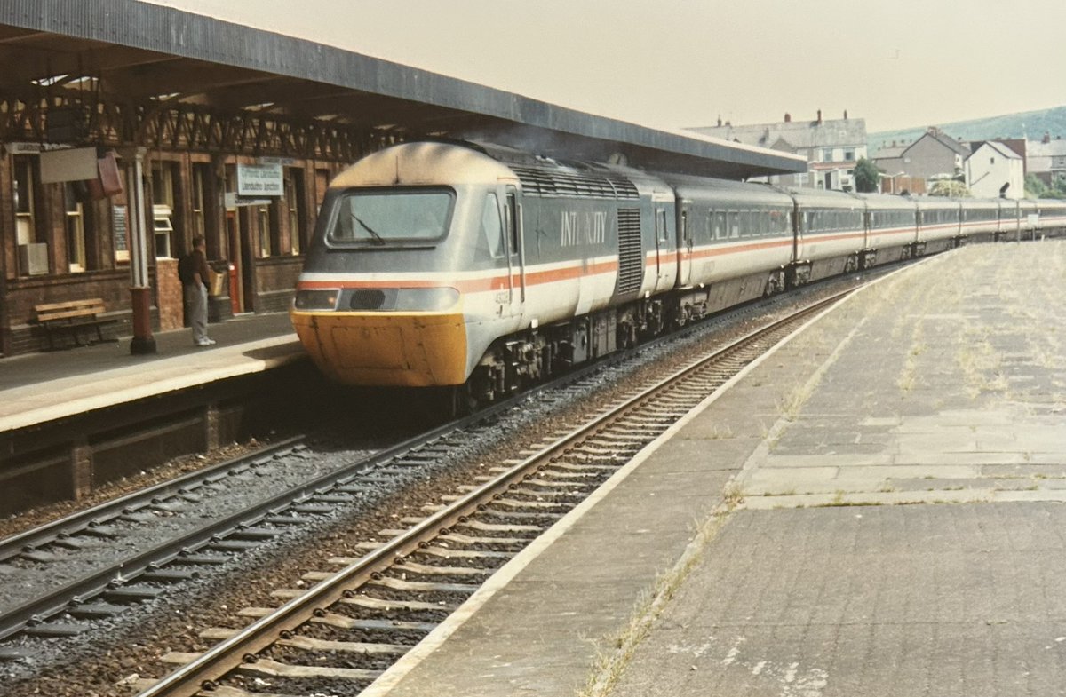 LeicRailAle170's tweet image. #HighSpeedTuesday 43028 leads to Holyhead at Llandudno Junction 14.6.96