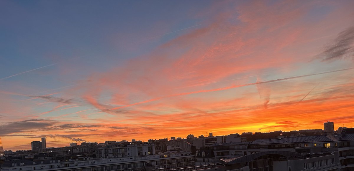 Bon mardi à vous
Un ciel de feu car on y va à fond à fond 
Goooo