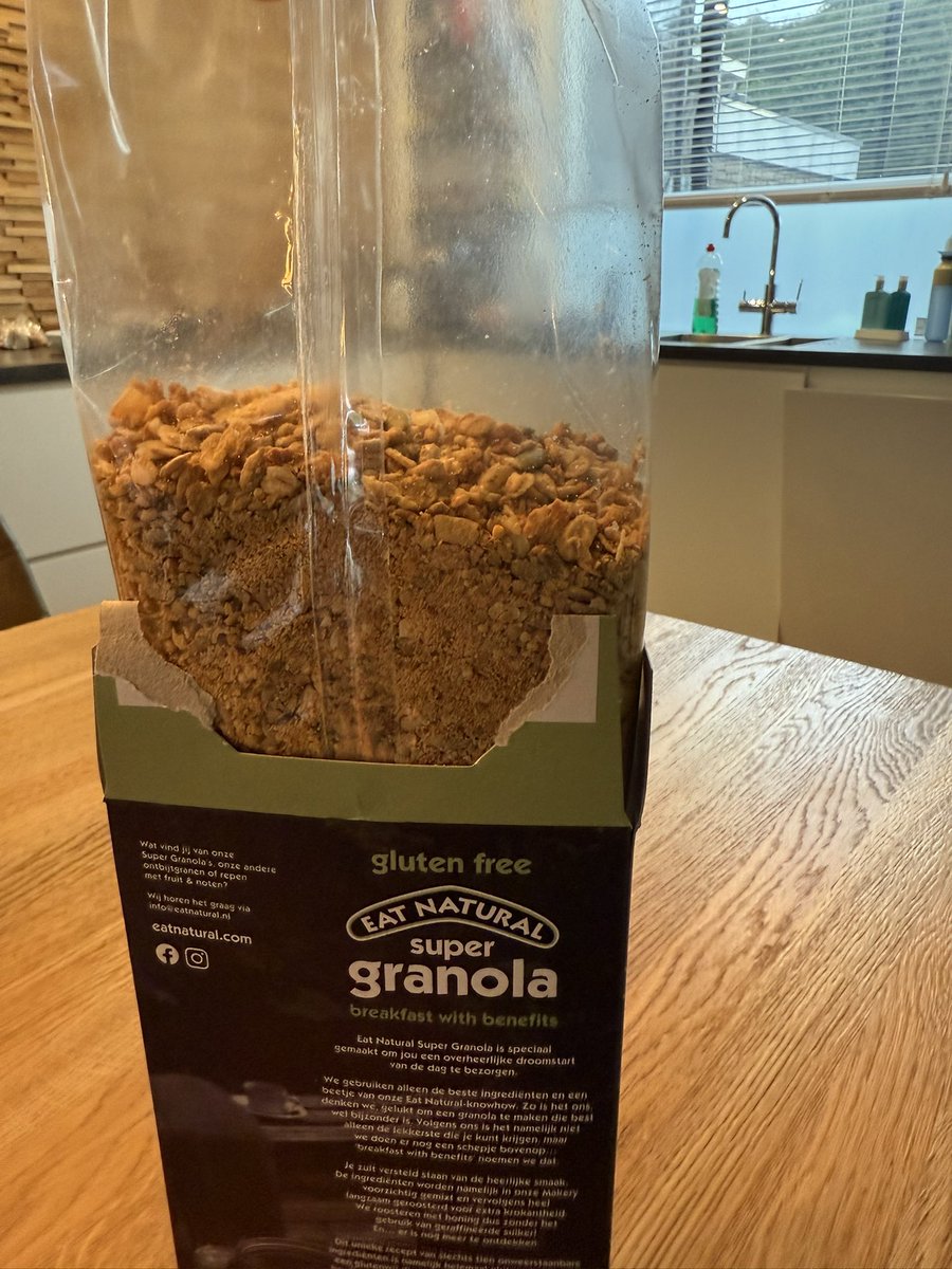 JulienHagen's tweet photo. @eatnaturalNL Er zat plastic in mijn granola! Meerdere mailtjes gestuurd. Geen reactie. https://t.co/1IMrfDJzeL