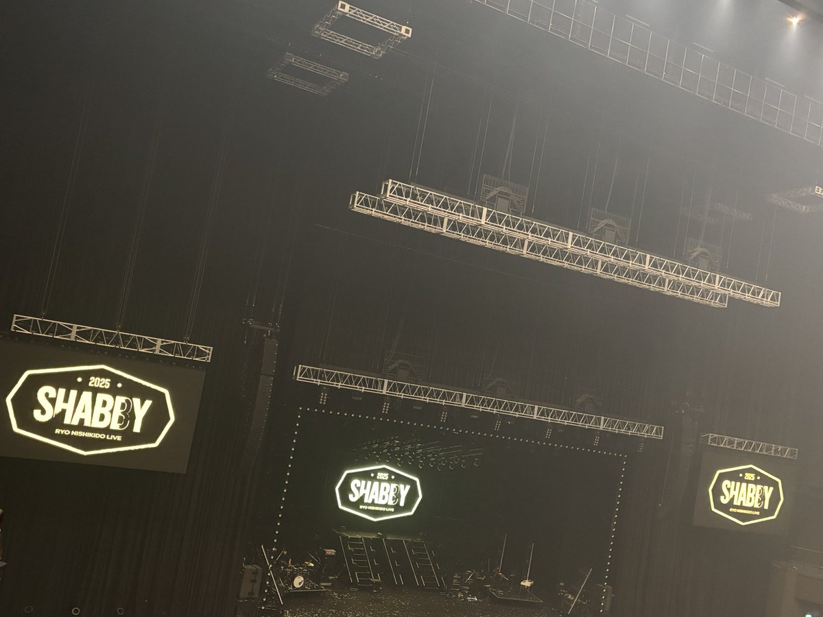 eito0007's tweet photo. 『RYO NISHIKIDO LIVE 2025 "SHABBY"』
41歳のお誕生日お祝いできて嬉しかった！☺️
サプライズ仁くんびっくりしたし、ケーキかわよすぎた！MCツッコミどころ満載で面白い！！
41歳には見えないイケメン！！
とりあえず最高🥳！！
#錦戸亮
#SHABBY 
#東京ガーデンシアター https://t.co/3yMyCOzRkF