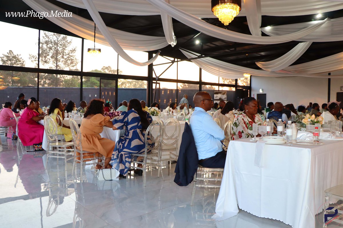 PhagoMedia's tweet photo. When wedding guests respect the wedding theme of pastel colours, the photographer will also honour them! To remind the bride &amp; groom that some guests took the invitation seriously! #PhagoFamily #Wedding 😍💍🥰 https://t.co/cfE319iTb7