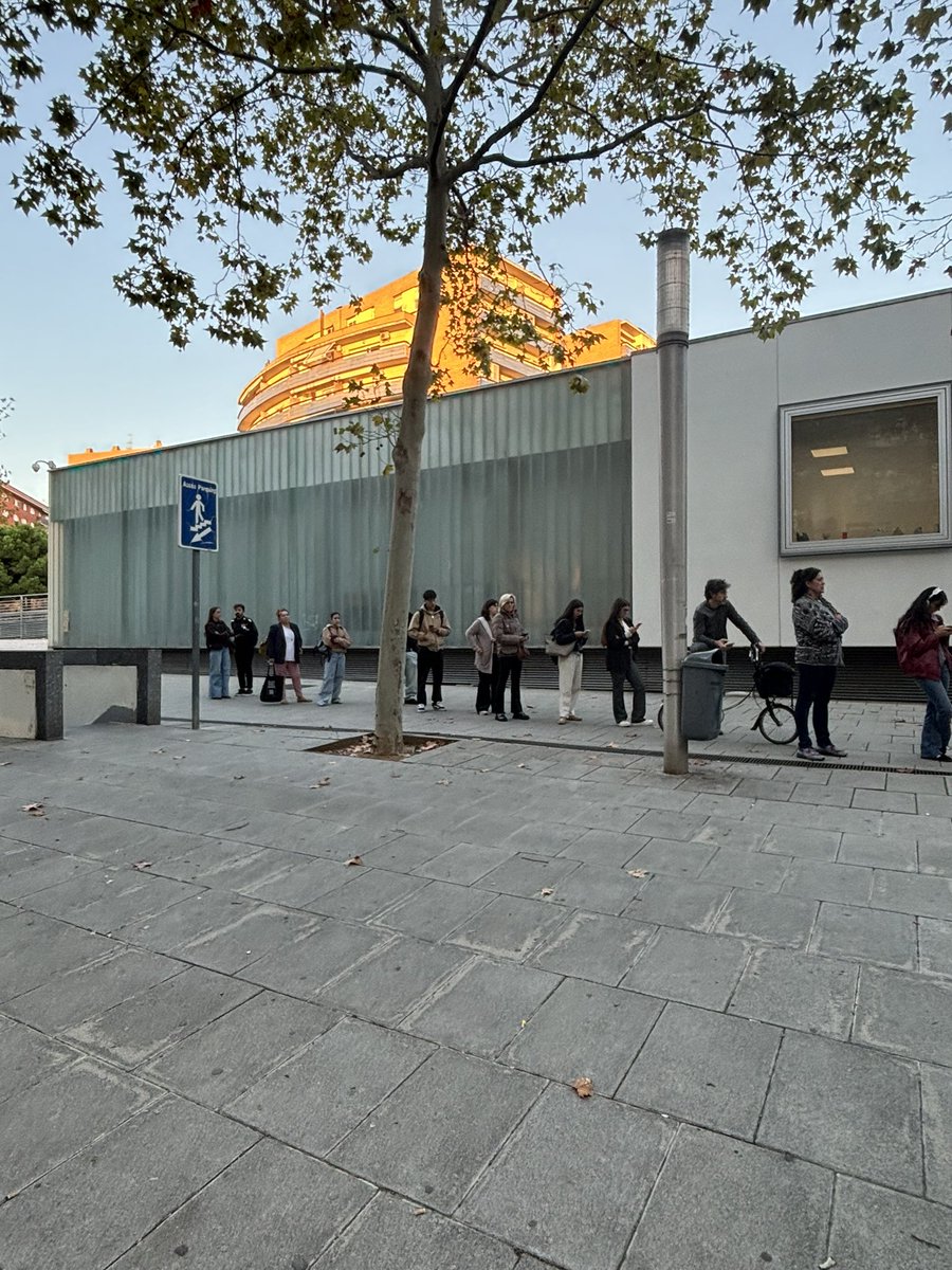 Després d’una setmana a Alemanya, veig que els reforços de <a href="/MoventisInfo/">Moventis</a> són encara insuficients. Que l’últim reforç de Granollers sigui a les 7:05 és clarament insuficient, com demostren les imatges. <a href="/Capgros/">Capgròs</a> <a href="/DBotePaz/">David Bote Paz</a> <a href="/MoventisInfo/">Moventis</a> <a href="/territoricat/">Territori</a>