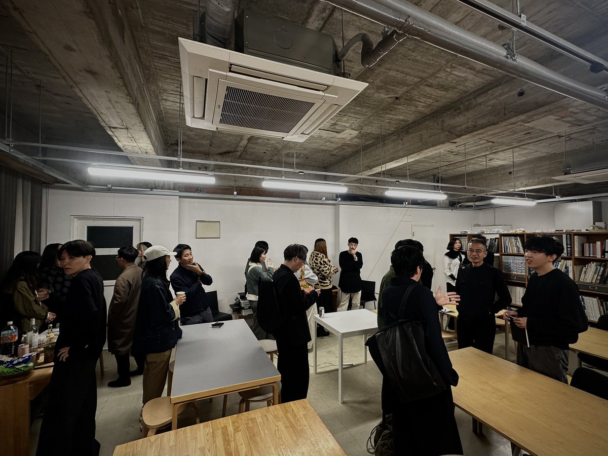 _hryk's tweet image. 宮城島崇人さんを迎え、百枝優さんとのトークを交えたレクチャーイベントを開催しました。宮城島さんの作品群と独特の語り口に引き寄せられるように質問や意見が飛び交い、大いに盛り上がりました。貴重なご講演、ありがとうございました！
@tmimimt