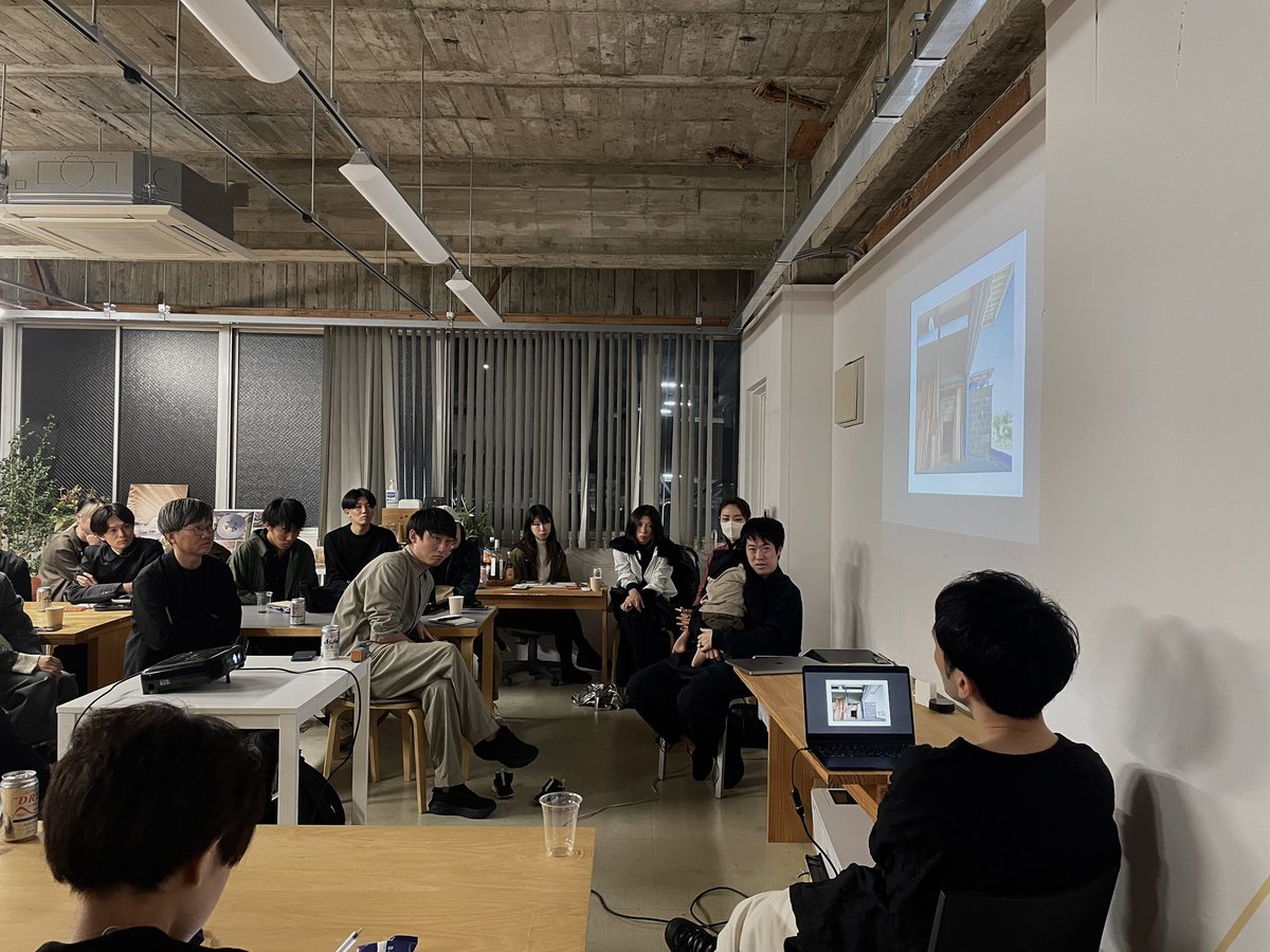 _hryk's tweet image. 宮城島崇人さんを迎え、百枝優さんとのトークを交えたレクチャーイベントを開催しました。宮城島さんの作品群と独特の語り口に引き寄せられるように質問や意見が飛び交い、大いに盛り上がりました。貴重なご講演、ありがとうございました！
@tmimimt