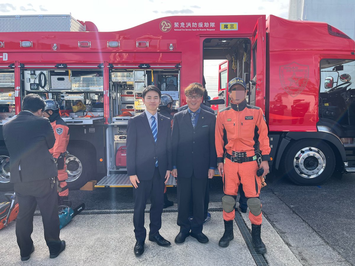 yutoyoshino_'s tweet image. 尾三消防本部の高度救助隊発足式へ！
あらゆる災害現場で人命救助にあたる専門部隊で、県内7隊目の配置。

土砂災害で埋まった車からの救出や、ビル外側からの救助などの訓練も実施されました。様々な機材を活用し、素早い救助でした。

1枚目は近藤市長と隊員の方との写真です。