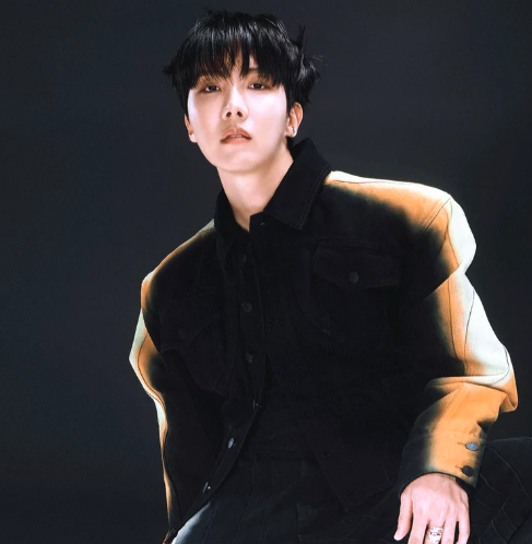AboutMusicYT's tweet photo. J-Hope has extended his record as the kpop soloist with the most entries on the Billboard Hot 100, with 9 songs. https://t.co/ZXavWzqIWr