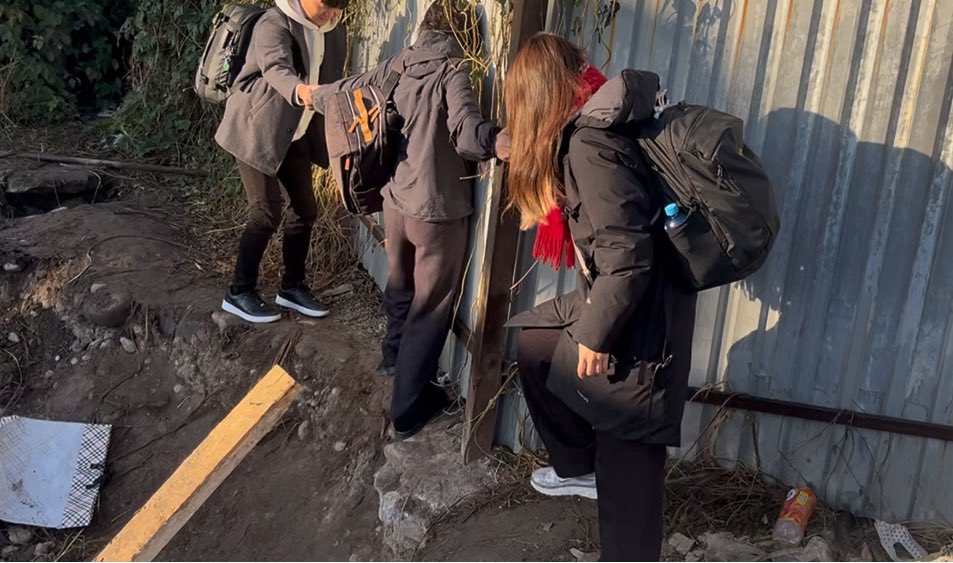 道なき道を行かなければ
マルシュルートカ(長距離ミニバス)に
乗ることができない…

#キルギス
#SASUKE