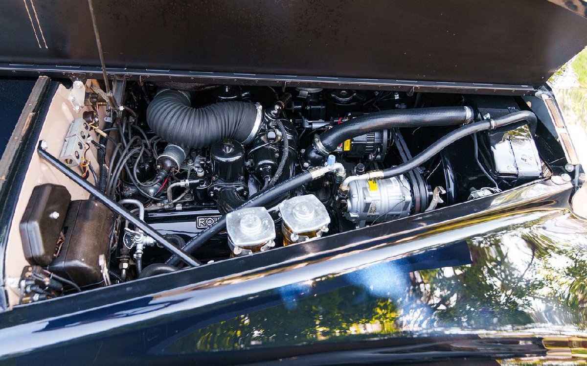 UltimativCars's tweet photo. #PebbleBeach2025

The #RollsRoyce #SilverCloud #III "#Sports #Saloon" [by #Mulliner] (1963/64) was made in 52 units:
17 #LHD|s &amp; 35 RHDs.

This #dark-#blue US-delivered, '65-1stly registered unit, is one of those 17 LHDs; est. at $200-300k, it was sold at $291k w/ a 16%-increase. https://t.co/vhi6or13Wx