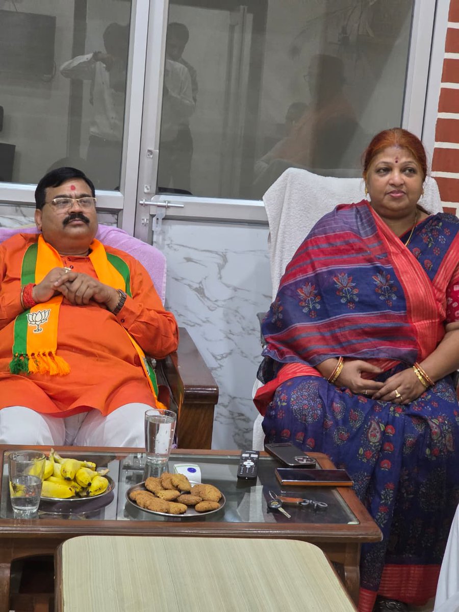 mpsangamlal's tweet image. मुजफ्फरपुर की मेयर श्रीमती निर्मला साहू जी के आवास पर भेंटकर विभिन्न राजनीतिक विषयों पर विस्तृत चर्चा की।

इस दौरान आगामी विधानसभा चुनाव में NDA की ऐतिहासिक विजय को लेकर रणनीतिक विचार-विमर्श हुआ।

#ModiNitishForBihar