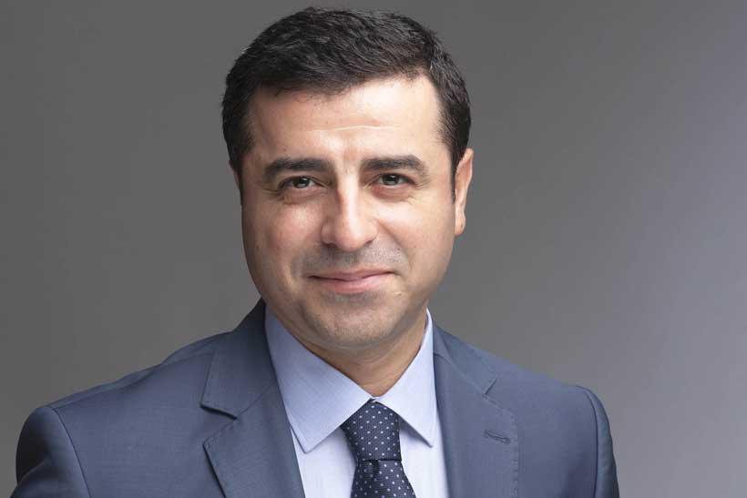 Selahattin Demirtaş ve Siyasi Saiklerle Hapishanelerde Tutulan Tüm Yurttaşlar Derhal Serbest Bırakılsın!

Halkların Demokratik Partisi’nin (HDP) önceki dönem Eş Genel Başkanlarından ve derneğimiz üyesi Selahattin Demirtaş, 4 Kasım 2016 tarihinde yapılan siyasi bir yargı