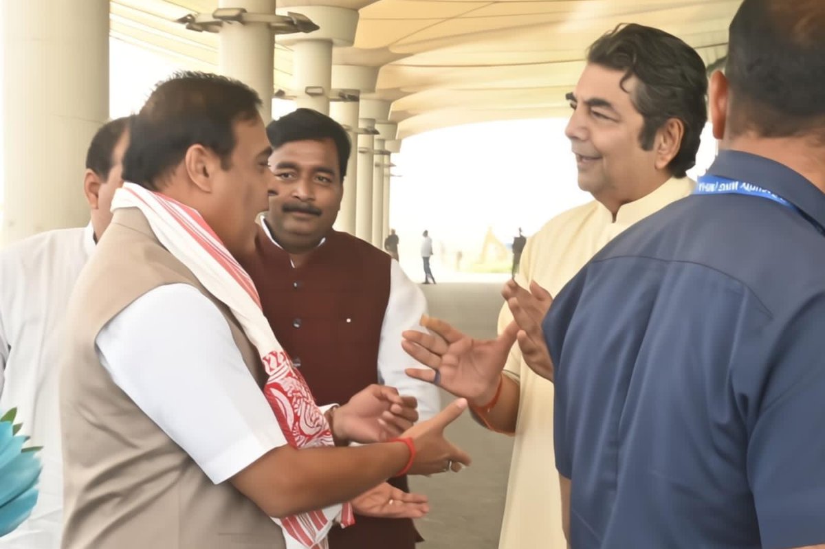 SinghRPN's tweet image. बिहार विधानसभा चुनाव के निमित्त कुशीनगर पधारने पर असम के मा. मुख्यमंत्री श्री @himantabiswa जी एवं दिल्‍ली की मा. मुख्यमंत्री श्रीमती @gupta_rekha जी का हार्दिक स्वागत एवं अभिनंदन किया।