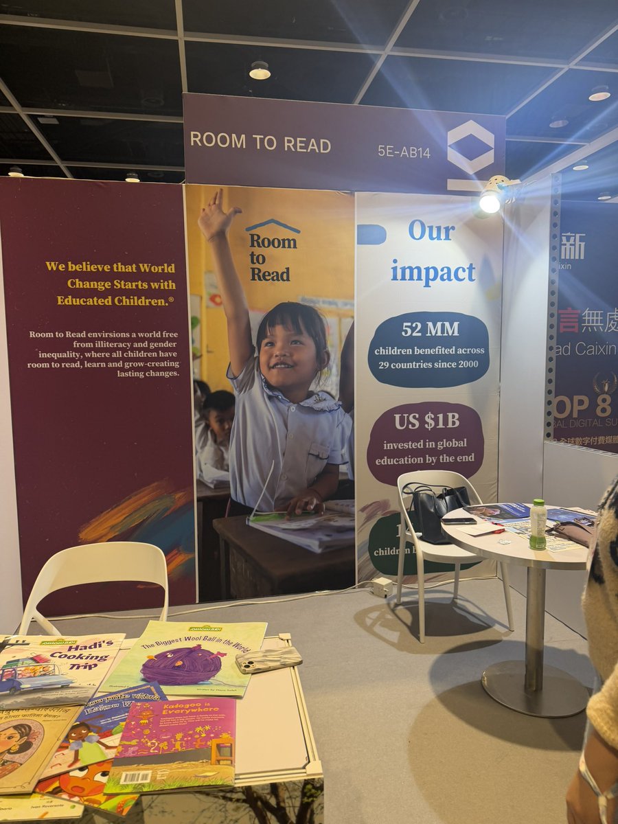 TMontmean's tweet photo. #hkfintechweek #roomtoread https://t.co/yi92eUiAm4