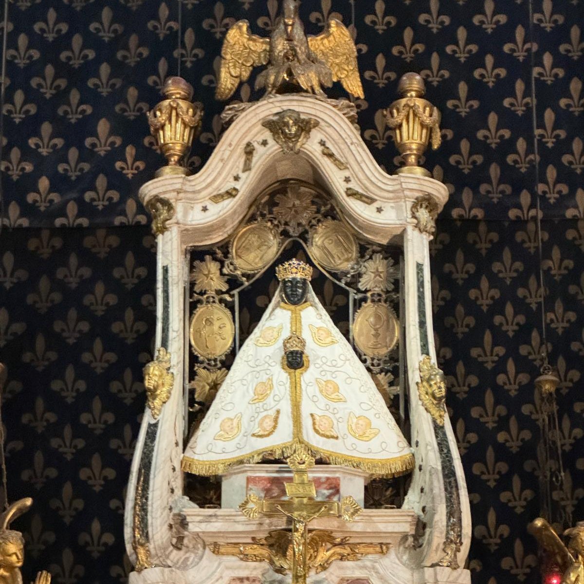 cathedraledupuy's tweet photo. Sois favorable à tes fidèles, Seigneur,
et multiplie les dons de ta grâce :
entretiens en eux la foi, l'espérance et la charité,
pour qu'ils soient attentifs à garder
tes commandements.
#Prieredumatin #Priere #Seigneur #Foi #Esperance #Charite #CatholicX https://t.co/e9ZVNhQ8yc