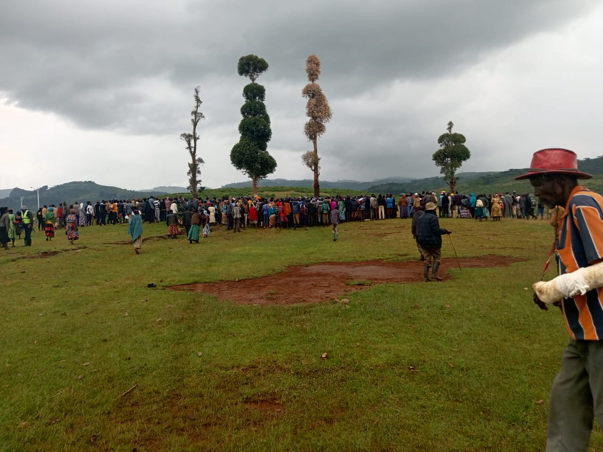 DanielKibet_'s tweet photo. #Sebeilandslidesupdate 
Uganda Wildlife Authority rangers have reportedly destroyed temporary tents put up to shelter the survivors of the Sebei landslides. Kween County MP claims the officers even assaulted the victims. Thousands were displaced, over 30 people died.. (1/2) https://t.co/vuIGEf8huO