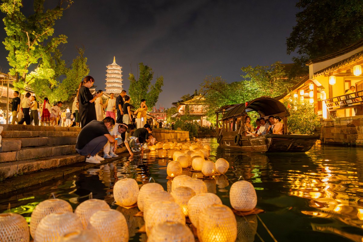 DaishanVibes's tweet image. In Puyuan’s quiet lanes and shimmering waters, innovation finds its rhythm. 🍂
The #WIC2025 dialogue continues here — where time slows and ideas flow. Welcome to Puyuan today! #WuzhenSummit #DigitalHarmony