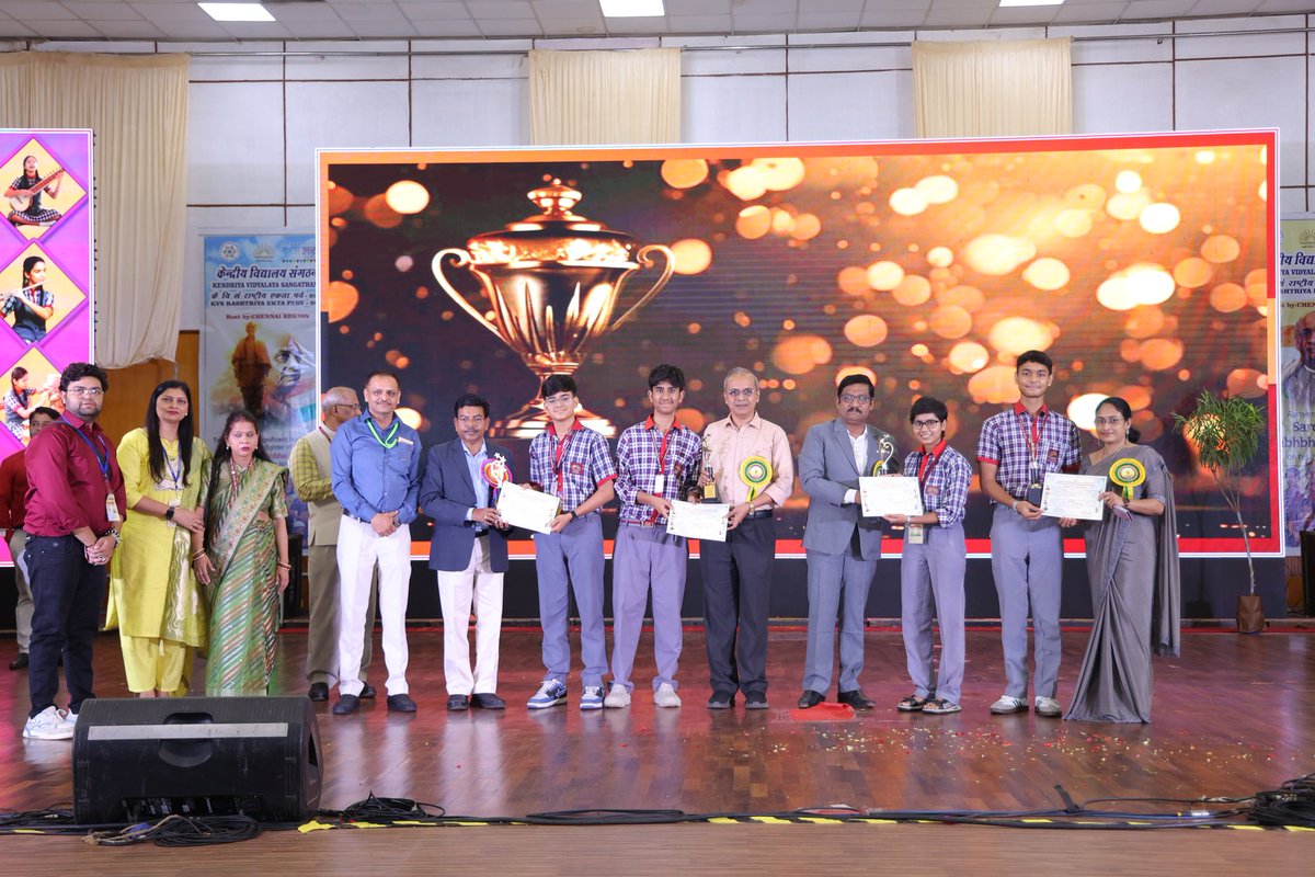 3_rohini's tweet photo. 🇮🇳 #KVS Rashtriya Ekta Parv 2025 was celebrated in #Chennai with great enthusiasm!
1,290 KV students &amp; teachers from 25 regions showcased unity &amp; cultural diversity through music, dance, visual arts theatre &amp; more.✨
#EBSB #RashtriyaEktaParv #KendriyaVidyalaya
@kvs_ro 
@KVS_HQ https://t.co/XkgOmRbdKs