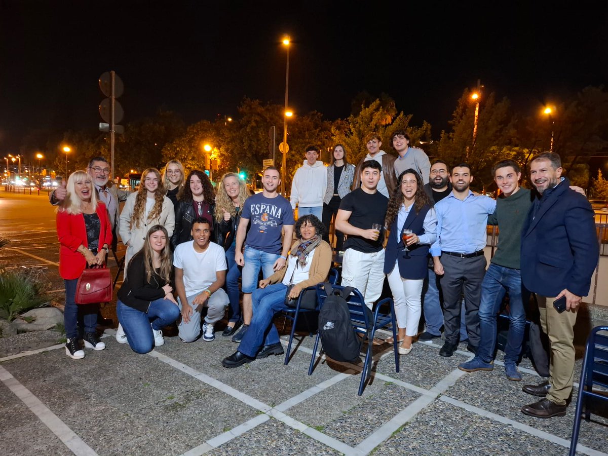 Ayer <a href="/uniondebrigadas/">🤝ASOCIACIÓN🇪🇸 UNIÓN DE BRIGADAS🇪🇸</a>  estuvimos acompañando a los antifascistas <a href="/ShaAcabat/">S'HA ACABAT!</a>  en la universidad cuando los fascistas encapuchados querían reventarles el acto programado.
Y es que no hay más fascista que aquel que grita que:

💩Las calles serán siempre nuestras.
💩Un sol poble
💩Un