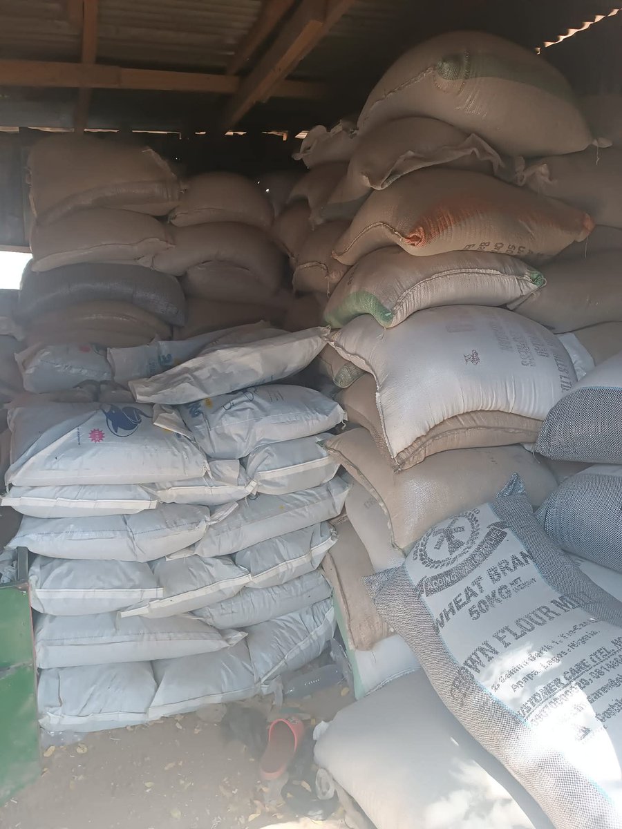 ProdaveFarms's tweet image. PRODAVE IS GRATEFUL 🙏 

🖼️: Store/warehouse for feed materials and finished feed.