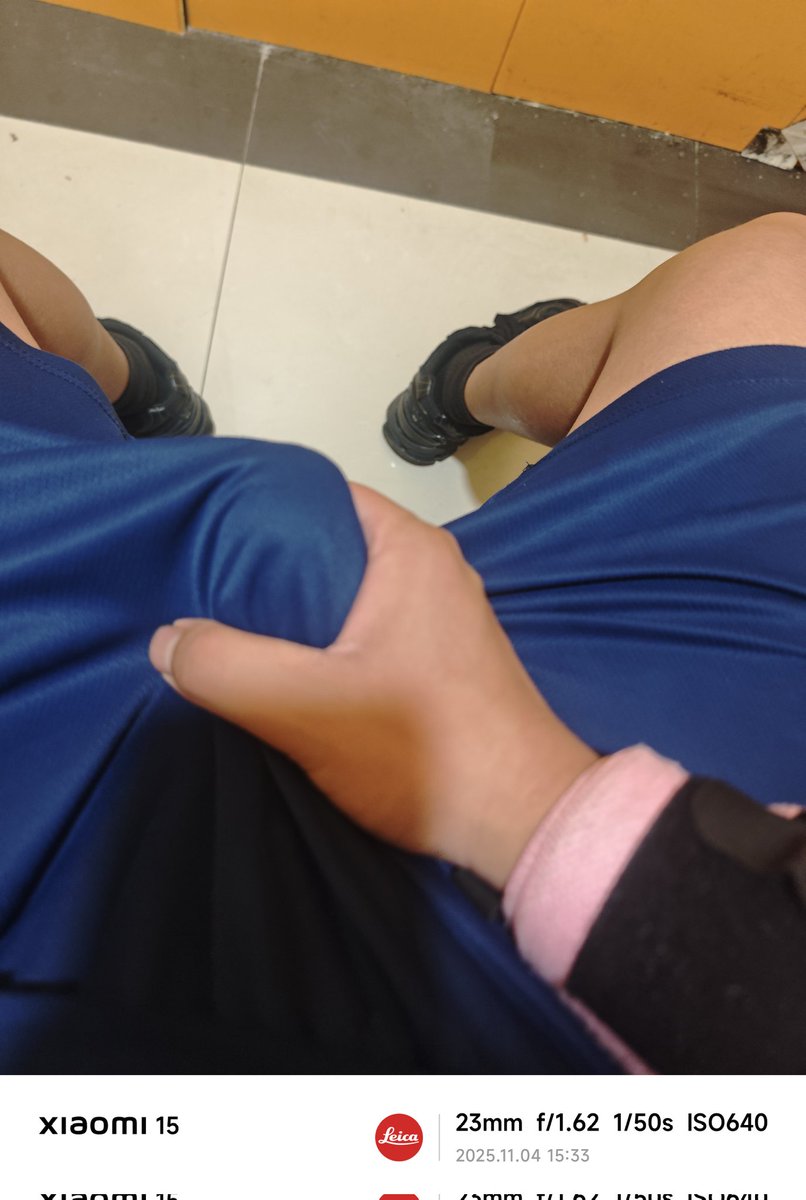 真的是不能想一点点黄，一想黄就硬了。穿体能裤太明显了