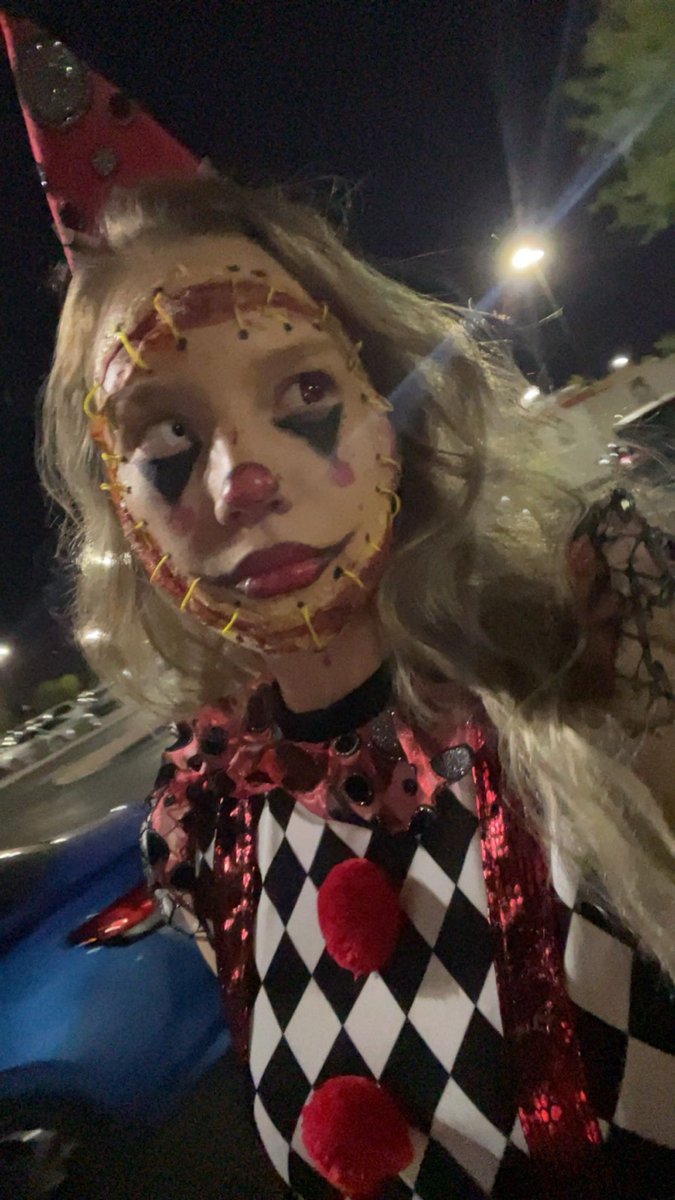 RandomRabbit316's tweet photo. Happy Halloween! I hope you all had a safe and spooky night 🖤 https://t.co/yIW9Q0JWqD