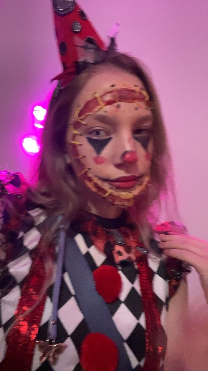 RandomRabbit316's tweet photo. Happy Halloween! I hope you all had a safe and spooky night 🖤 https://t.co/yIW9Q0JWqD