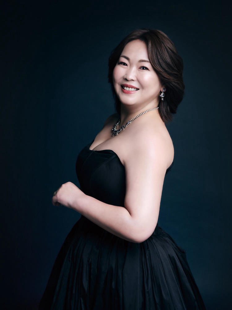 隠岐彩夏の青森県文化賞受賞が発表されました。
この賞は、青森県の芸術文化の発展に貢献した個人・団体を表彰するもので、青い海と森の音楽祭の創設など芸術活動を通じた地域文化発展への尽力が評価されたものです。

東奥日報記事 
toonippo.co.jp/articles/-/214…