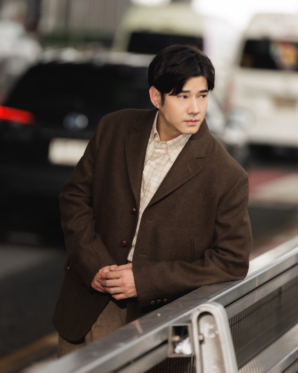 mintmag_th's tweet photo. หล่อเท่! ส่องแอร์พอร์ตลุคของหนุ่ม #มาริโอ้ เตรียมออกเดินทางสู่ฮ่องกง เพื่อร่วมงานเปิดตัว Loro Piana 2025 Holiday Gifting Pop-up ที่ Pacific Place ในวันที่ 5 พฤศจิกายน 2568 เวลา 17:00 น. โดยหนุ่ม ‘มาริโอ้‘ ยังมาในลุคคอลเล็กชั่น Fall/Winter 2025 ของ Loro Piana 💚

#mario_mm38 
#LoroPiana #LoroPianaFW25
#MintNews