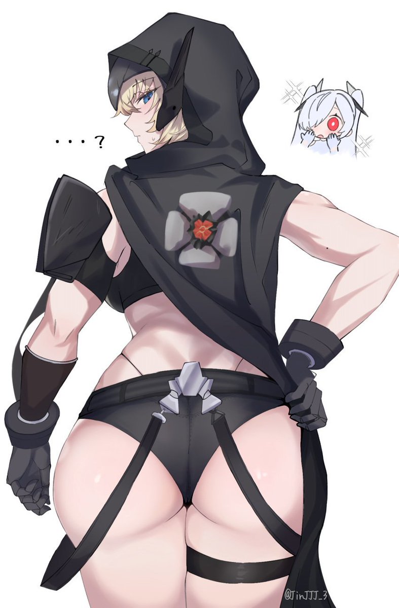 MakerOfGlass's tweet image. She wonder. . . 

Why do she attract the stares that much? 

She's just using a practical outfit, as it should be.